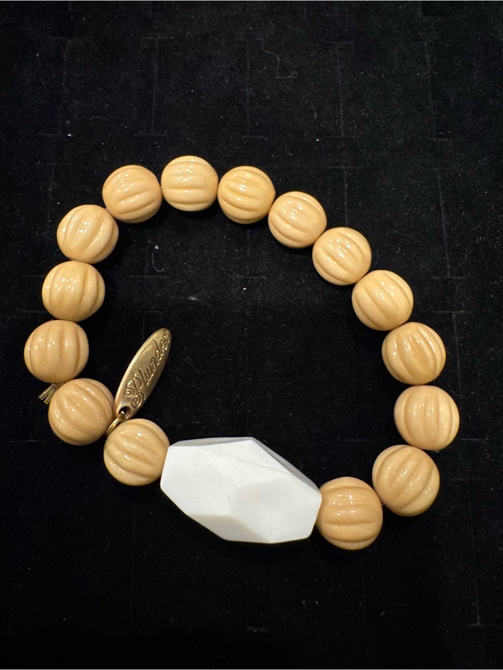 Plunder Design Stretch Bracelet Beige Ribbed Beads White Faceted Statement